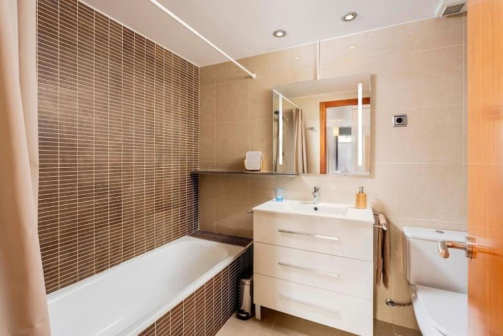 Acogedor Apartamento Cerca Del Casco Antiguo Girona Exteriör bild
